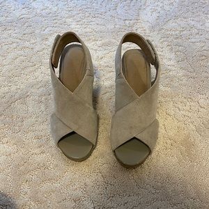 Kenneth Cole | Grey Suede | Block Heel Sandals